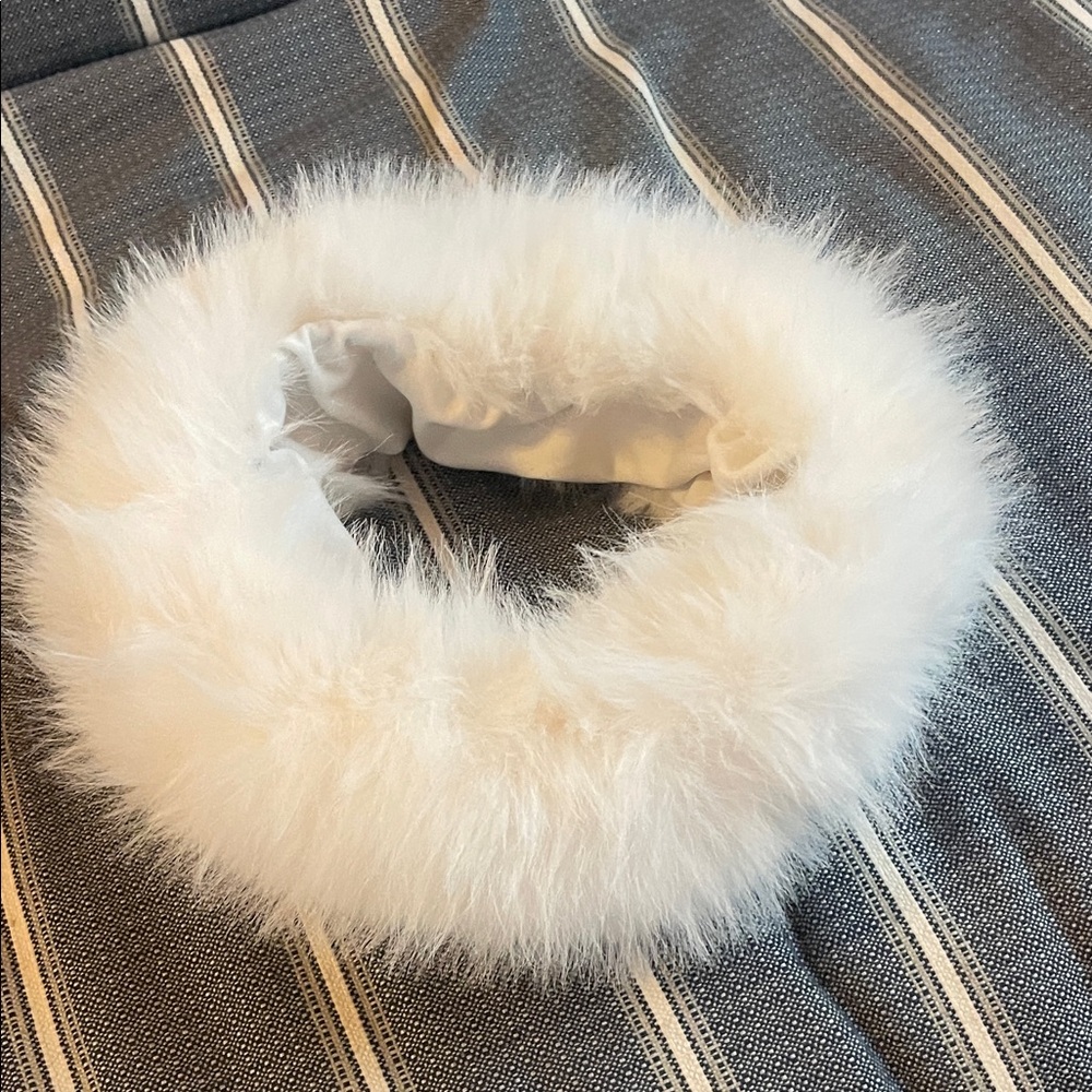 White Faux hat - Picture 2 of 5